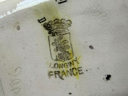 LONGWY 
Boite de fumeur en émaux polychrome...