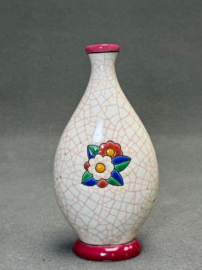 LONGWY
Deux vases en faïence à décor d'émaux...