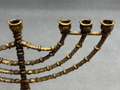 Chandelier à sept branche en bronze.
H: 28...