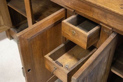 Buffet en enfilade en chêne mouluré
XIX°...