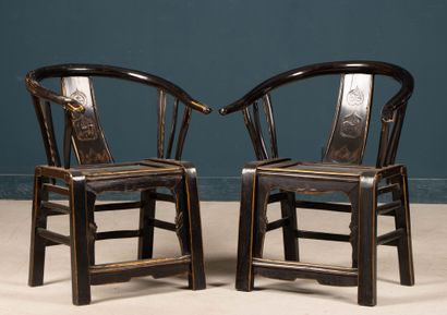Paire de fauteuils en bois laqué , fer à...