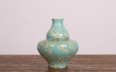 Manufacture Nationale de SÈVRES, 
Petit vase...