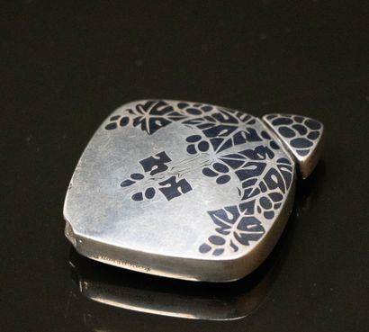 BOUCHERON Paris
Rare briquet à mèche en argent...