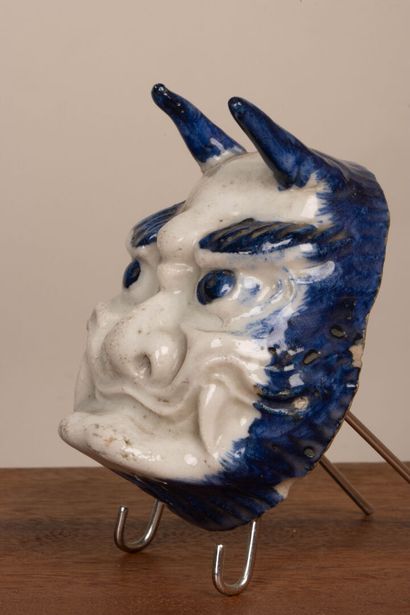 CHINE. 
Large coupelle circulaire en porcelaine...
