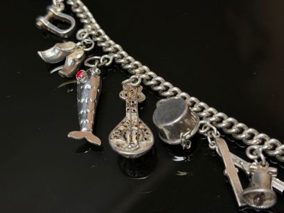 Silver necklace with 