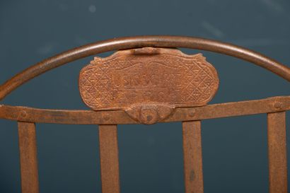 Ensemble de quatre chaises et deux fauteuils...