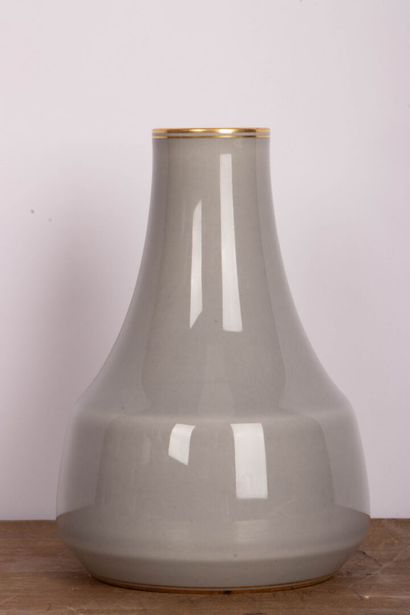 Manufacture de SÈVRES
Vase en porcelaine...
