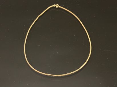Chain in 750°/00 gold, flat curb chain link.
Length:...