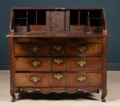 Commode scriban en acajou mouluré, à abattant...