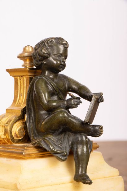 Paire de statuettes en bronze doré et patiné...