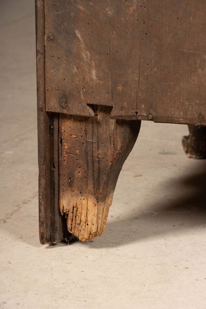 Commode scriban en acajou mouluré, à abattant...
