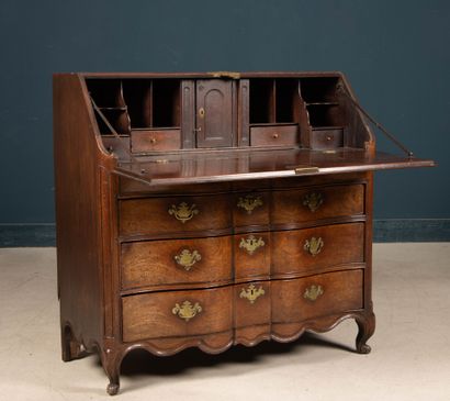 Commode scriban en acajou mouluré, à abattant...
