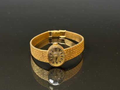 Gold ladies' watch, oval dial, gold bracelet.
750°/00...