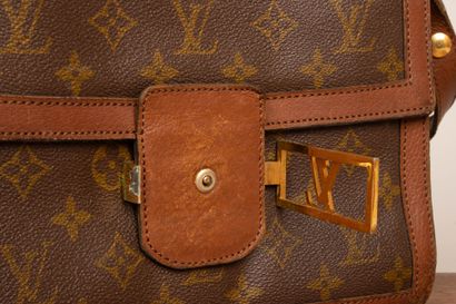 LOUIS VUITTON. 
Dauphine