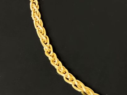 Gold necklace, herringbone link.
750°/00...