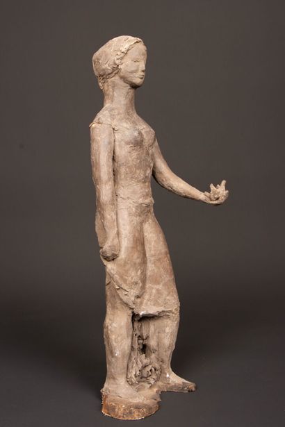 Ecole Française XX°
Jeune femme à l'oiseau.
Sculpture...