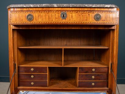 Secrétaire droit en marqueterie de bois de...