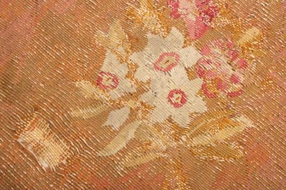 AUBUSSON attribué à 
Grand tapis tissé à...