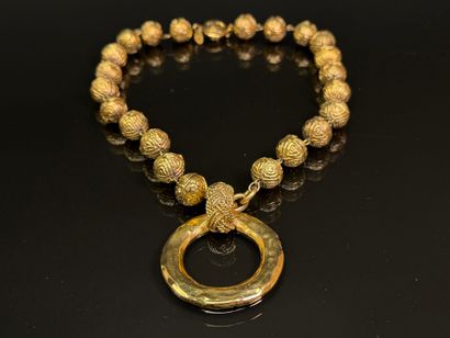 CHANEL
Choker necklace with incised pearls...