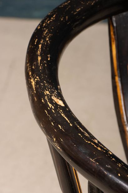 Paire de fauteuils en bois laqué , fer à...