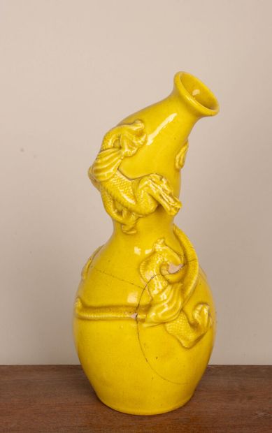 CHINE. 
Vase des fours de Shiwan en grès...