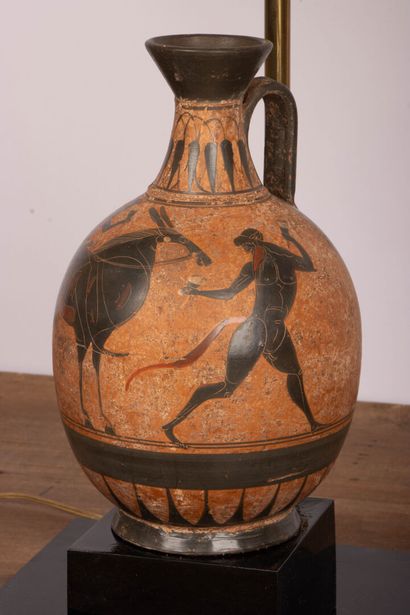 Vase de style grec antique en terre cuite,...