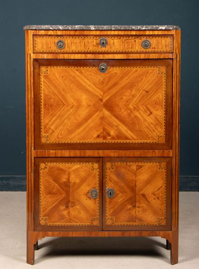 Secrétaire droit en marqueterie de bois de...