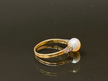 Gold ring set with a cultured pearl.
TDD...