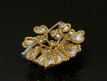 White gold and yellow gold brooch featuring...