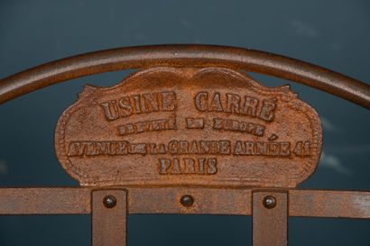 Ensemble de quatre chaises et deux fauteuils...