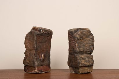 LA BORNE.
Stoneware sculptures symbolizing...