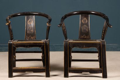 Paire de fauteuils en bois laqué , fer à...