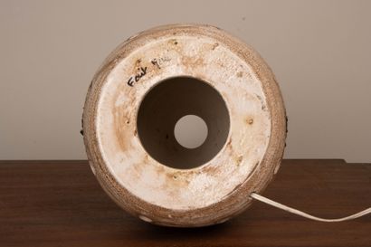ACCOLAY.
Lampe en grès à émail beige , ponctué...