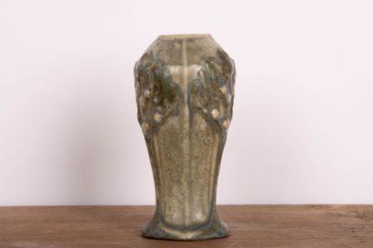 MOUGIN Frères à Nancy. 
Vase en grès émaillé,...