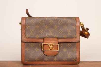 LOUIS VUITTON. 
Dauphine