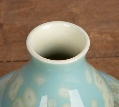 Manufacture Nationale de SÈVRES, 
Petit vase...