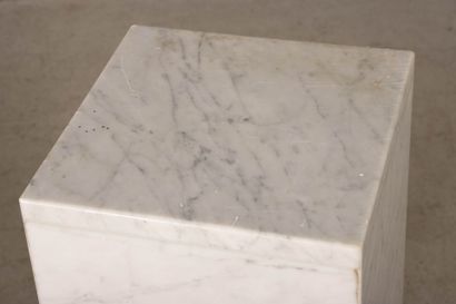 Deux colonnes support en placage de marbre.
Années...