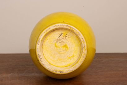 CHINE. 
Vase des fours de Shiwan en grès...