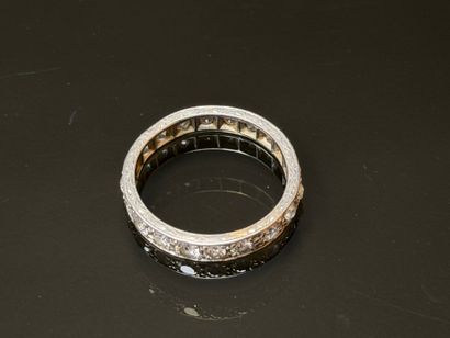 Wedding ring in white gold and diamonds
750°/00...