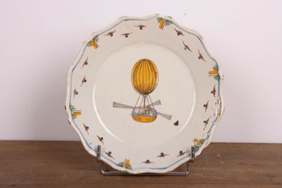 NEVERS fin XVII°
Assiette en faïence à décor...