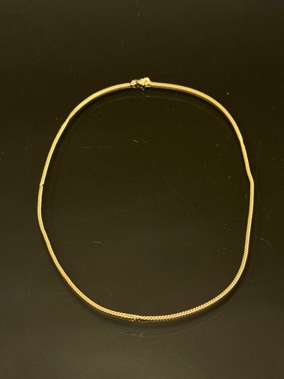Chain in 750°/00 gold, flat curb chain link
Length:...