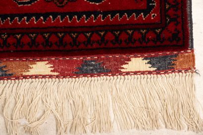 Grand tapis galerie en laine, tissé main.
Afghanistan...