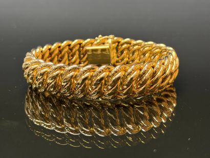 Gold cuff bracelet.
750°/00 gold.
Length:...