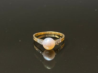 Gold ring set with a cultured pearl.
TDD...