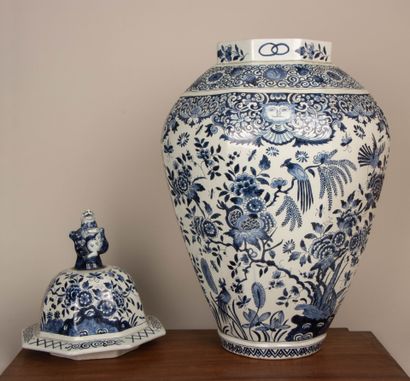 DELFT XIX°
Important pot couvert en faïence...