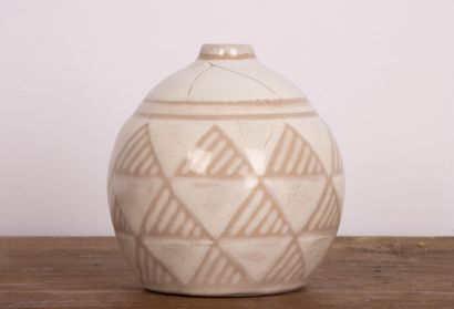 Manufacture Nationale de SÈVRES.
Vase boule...