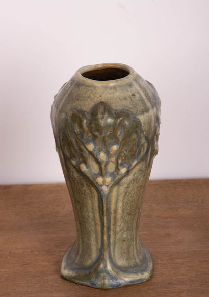 MOUGIN Frères à Nancy. 
Vase en grès émaillé,...