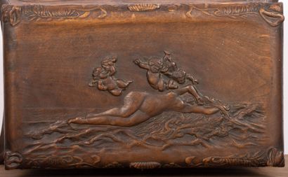 Coffret en bois sculpté à décor de Vénus...