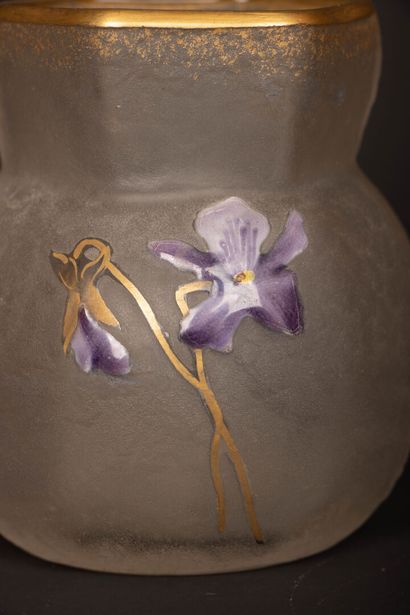DAUM attribué à 
Paire de petits vases en...