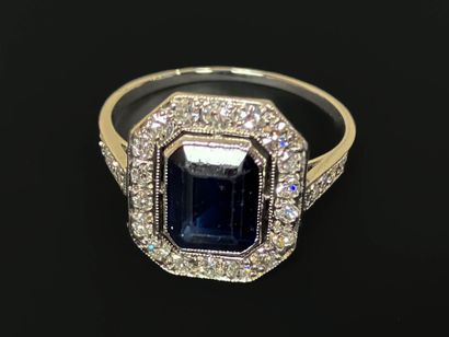 Ring in platinum. 950°/00 set with a sapphire...